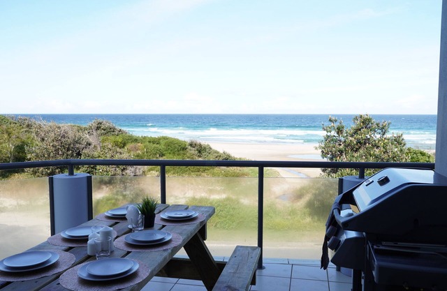 Beachfront Views - Sleeps 6 comfortably + Pets welcomed!