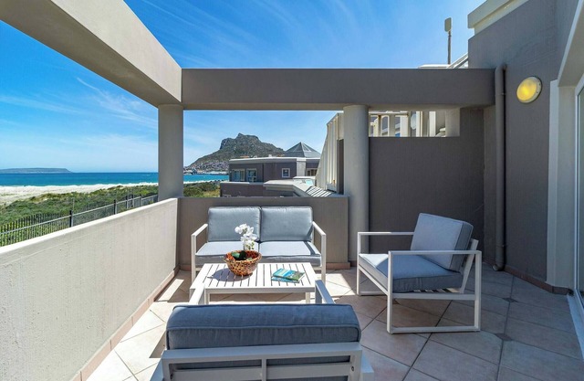 Beachfront Villa, Beach Club, Houtbay