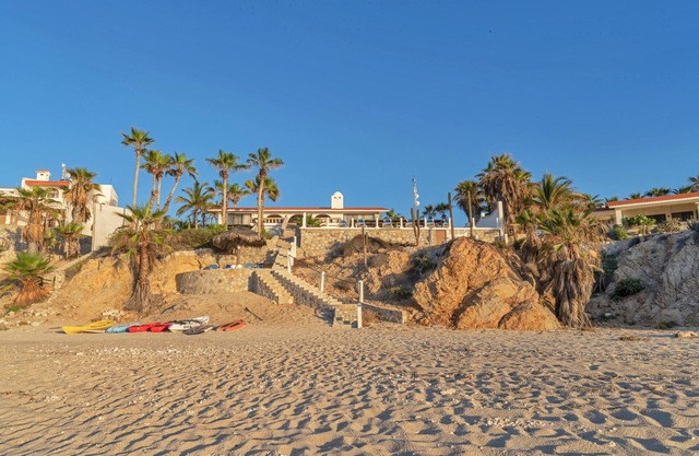 Beachfront Villa + Casitas w/ pool. 6 BR