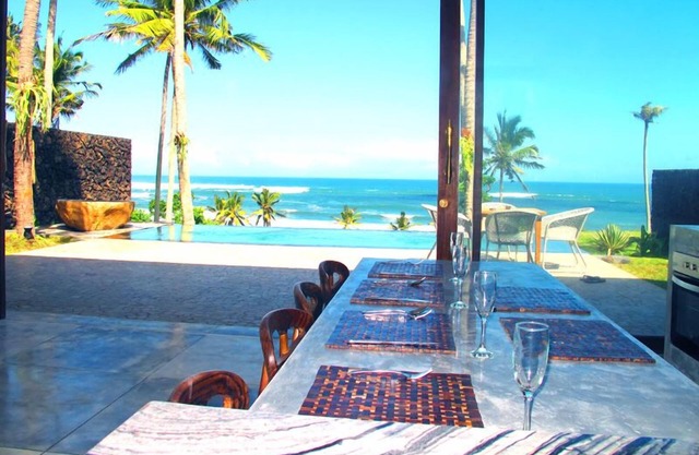 Frente a la playa Villa Inca