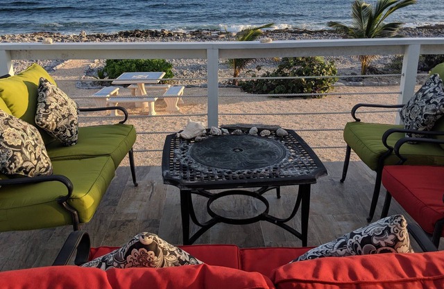 Beachfront Villa - Escape From Reality - Amazing Ocean Views!