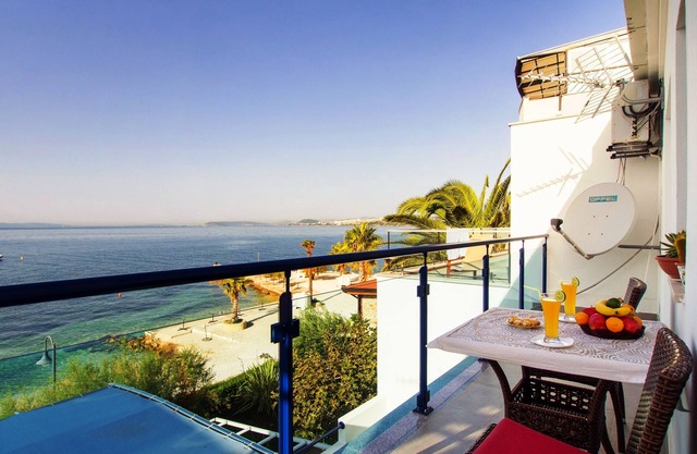 Beachfront Villa Mediteran