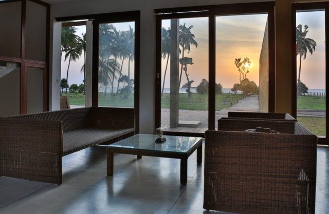 Villa frente al mar / En la playa de Nilaveli