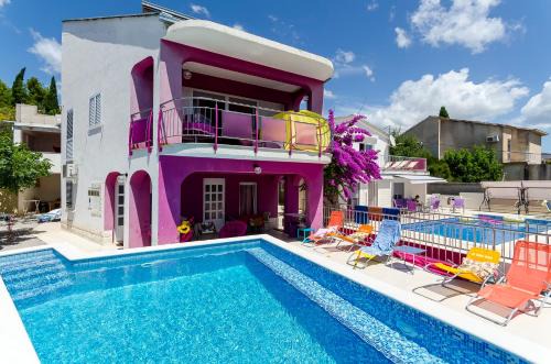 Beachfront Villa Pinky &Superior heated pool and jakuzzi