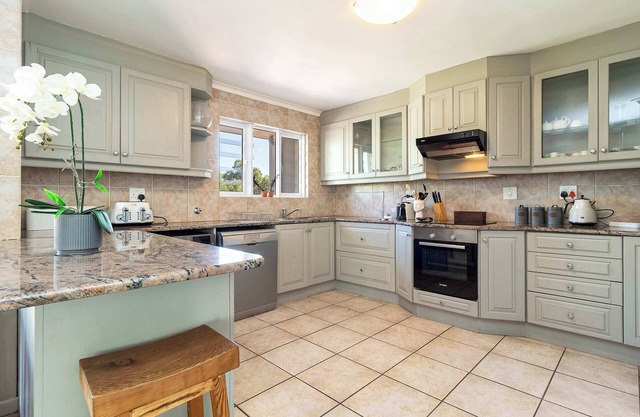 Beachfront Villa Sea Breeze ,hout Bay