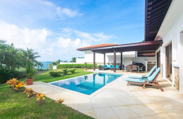 Villa frente al mar con piscina en Pristine Bay Golf Resort Community