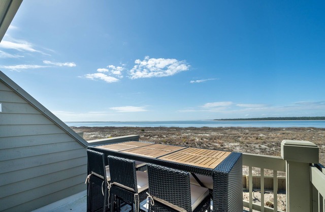 Beachfront w/ Breathtaking Views! 1BR/2BA Amenity Cards Available! Dog Friendly!