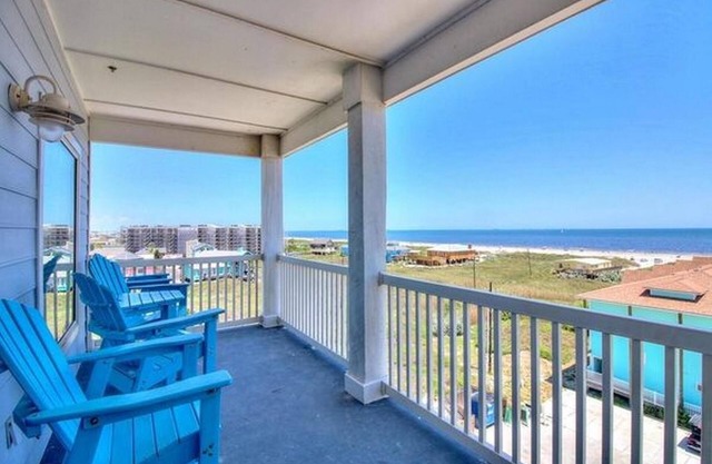 Beachgate CondoSuites and Oceanfront Resort