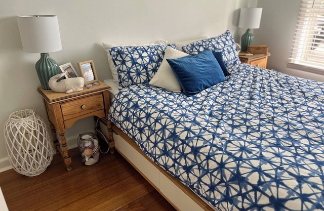 Beachside 2-bedroom apartment in central Mornington with Ocean Views