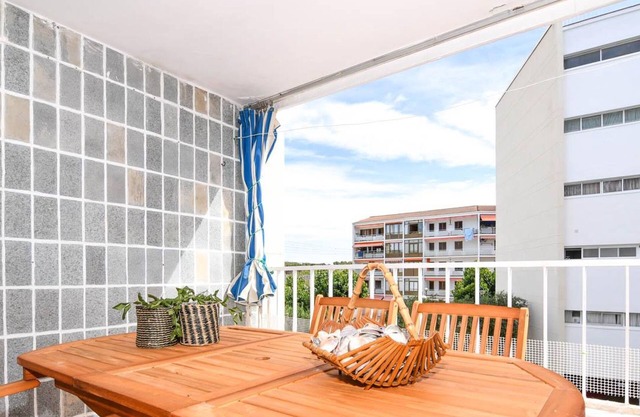 Apartamento con WiFi y Parking a 10m de la Playa de Masia Blanca, Costa Dorada