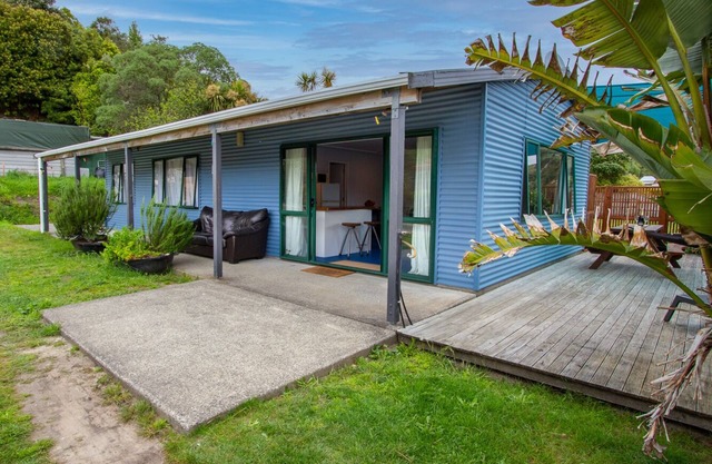 Beachside Bach - Ligar Bay Holiday Home