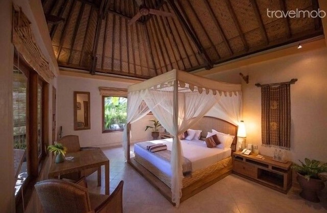 Cabaña balinesa junto a la playa en el oeste de Bali