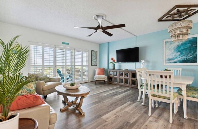 Beachside Bliss: 2-Bedroom Apartment Near the Ocean