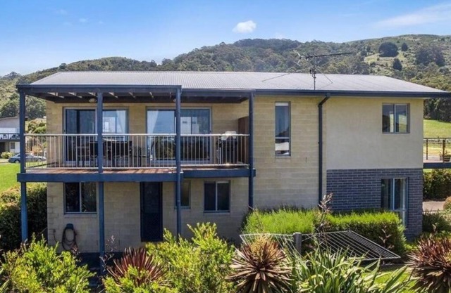 Beachside Bliss with Secure yard l Pet Friendly