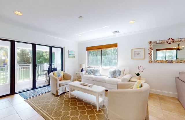 Beachside Escape with Designer Decor - Near Pelican Lake Path & Juno Pier