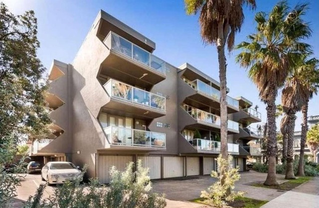 Beachside Harbour apartment
