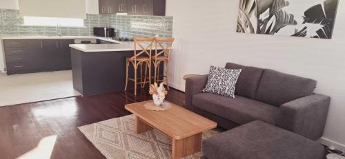 Beachside Homely Flat in Rockingham - Hosted by Canstay
