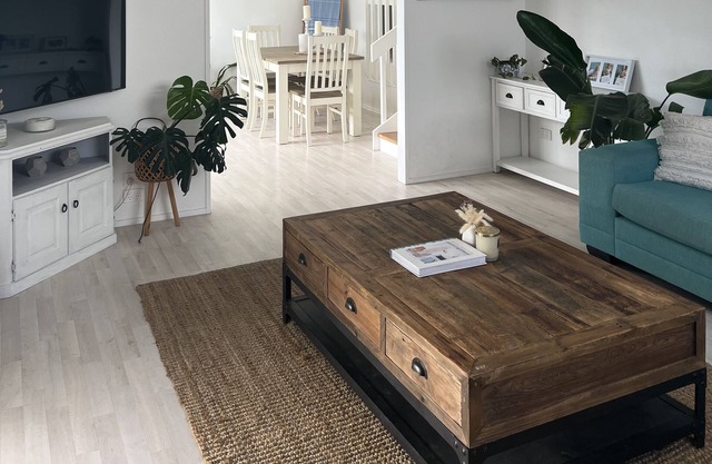 Beachside living - 2 min walk to Big Manly Beach!