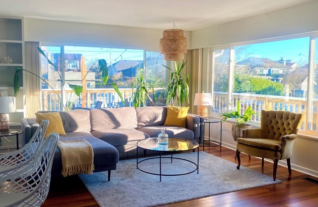 Beachside Living. Steps from the BEACH! Pet's friendly