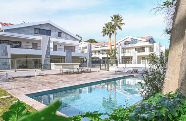 Apartamento con Piscina y Terraza a 150m de la Playa, 2 Dormitorios, WIFI, Parking, Climatización