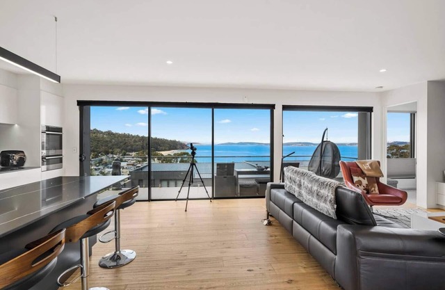Beachside Luxury Villa Expansive Panoramic Vistas