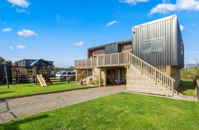 Beachside Sanctuary - Otaki Beach Holiday Home