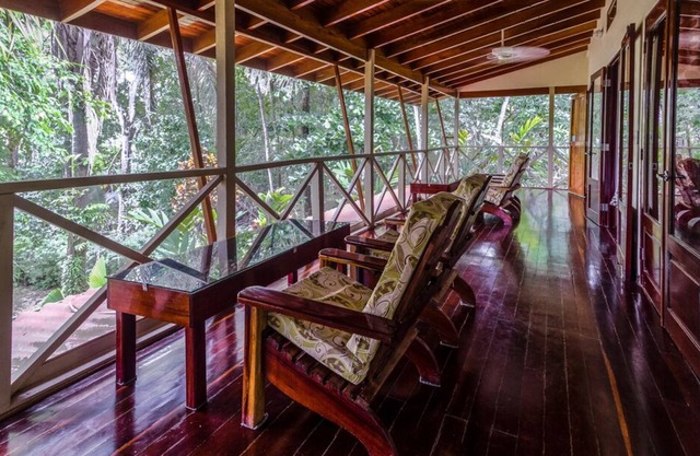 Villa de dos dormitorios junto a la playa en LA PONDEROSA con piscina compartida.