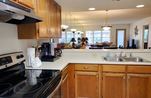 Beachview 208 Minium 2 Bedroom Condo by RedAwning