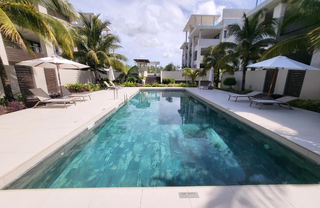 Beachwalk Deluxe Apartment - 50 steps to the beach