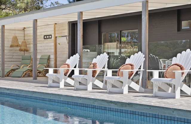 Coastal vibe in a bush land setting
