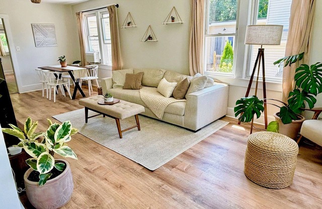 Beachy 2-Bedroom House in Belmar with outdoor space!