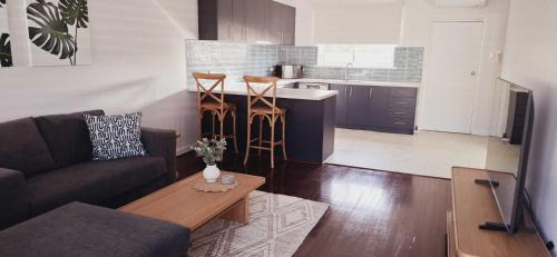 Beachy Apartment Near Penguin Island - Hosted by Canstay