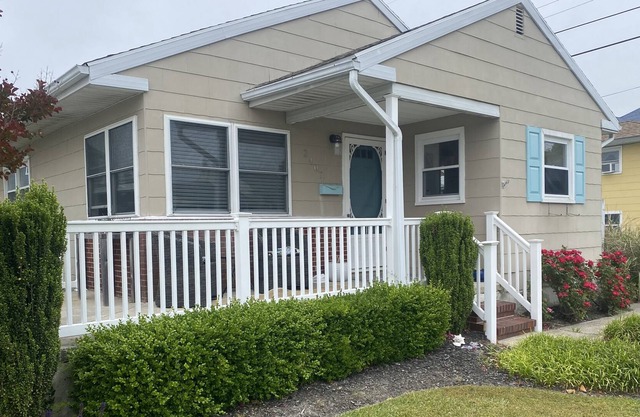 Beachy Bungalow in the A Zone