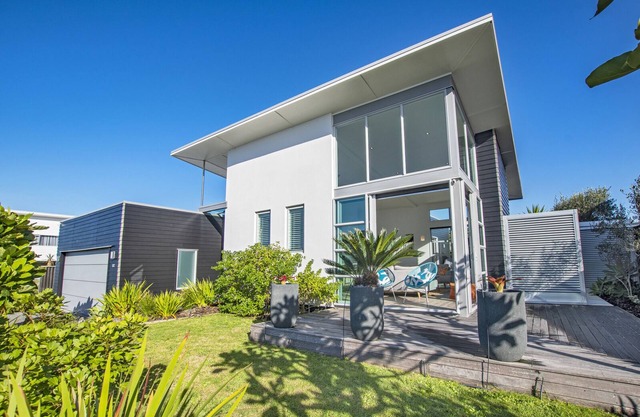 Beachy on Bream - Ruakākā Holiday Home