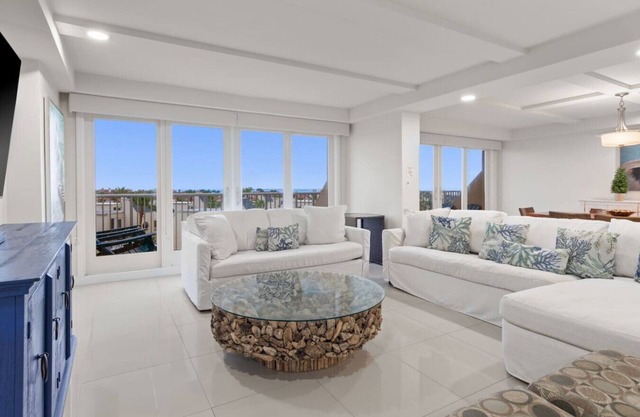 Beachy Vibes @ Solare Tower