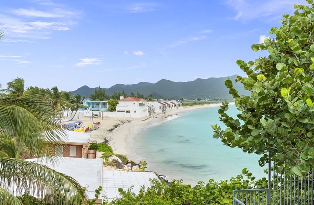 Beacon Hill Hideaway: Luxury Condo in Simpson Bay