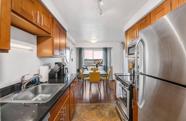 Beacon Hill Two Bedroom with Peloton and Views