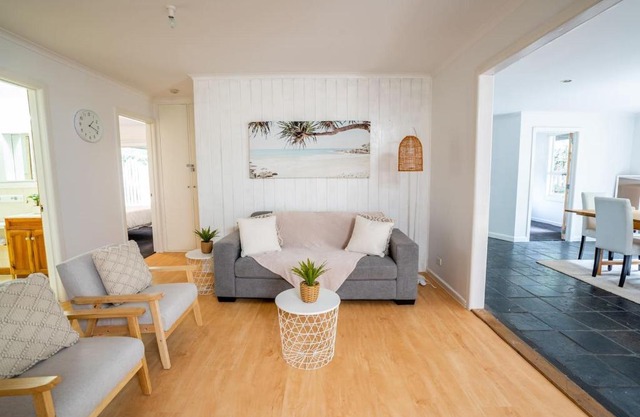 'Beaming Belmont' A Coastal Indoor-Outdoor Haven
