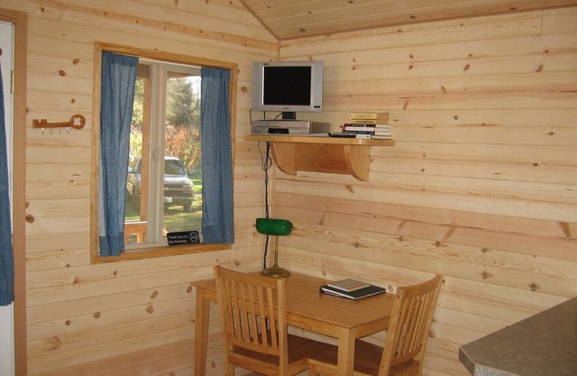 Whale Tail- 2 bed cottage