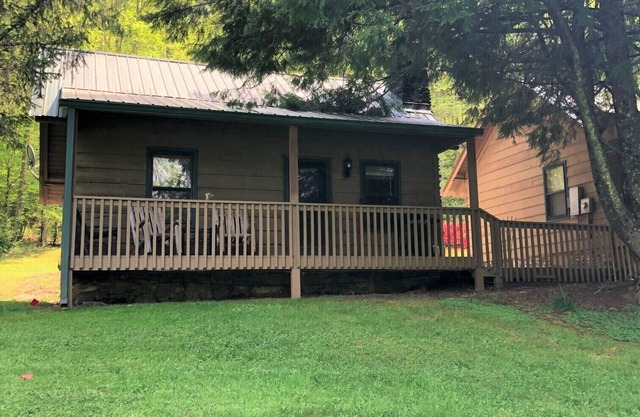 Bear Cave Cabin is perched on a hilltop overlooking Valley Springs lake