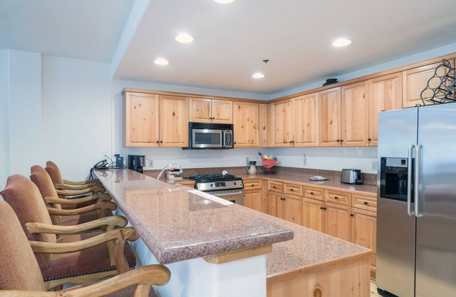 Bear Creek Lodge 110 2 Bedroom Condo by Alpine Lodging Telluride