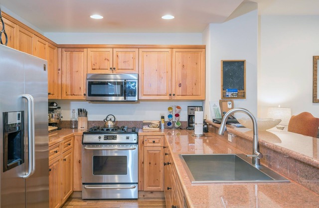 Bear Creek Lodge 203ab 2 Bedroom Condo by Alpine Lodging Telluride
