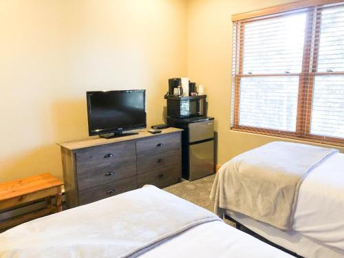 Bear Creek Lodge 301C Hotel Room