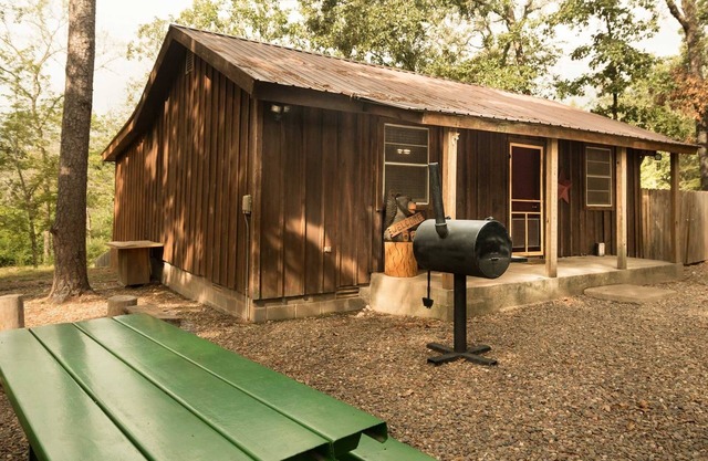 Bear Hollow Cabin With Hot Tub Minutes Away From Beavers Bend State Park and Broken Bow Lake by Redawning