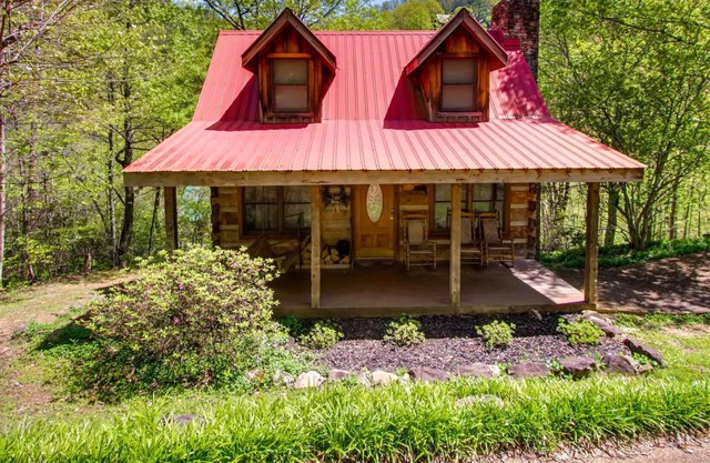 Bear Hug Too 2 Bedroom Cabin by Redawning