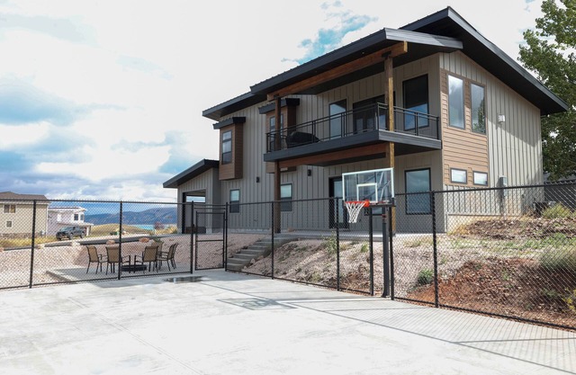Bear Lake Hillside Retreat - POOL ACCESS with Ideal Beach. New Construction!