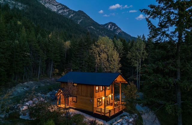Lujosa Cabaña de Madera de 3 Habitaciones en Golden - Canada Select 4 Approved