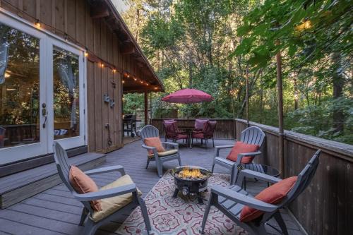 Bear Paw by NW Comfy Cabins