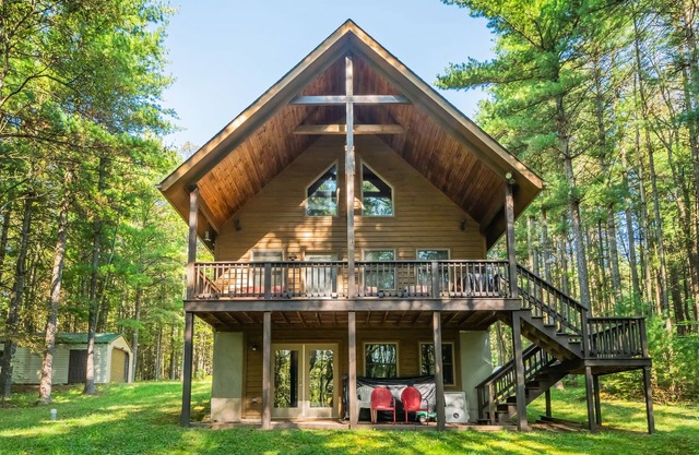 Bear's Gone Fishin': Dog Friendly Lake Access Home w/ Dock Slip