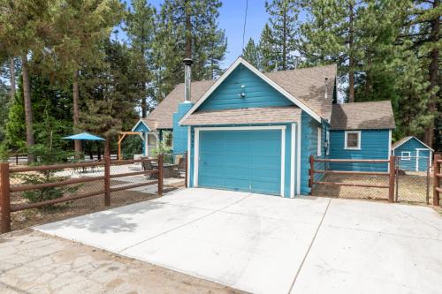 Bear Slope View Cabin - Beautiful home located just south of Bear Mountain ski resort!